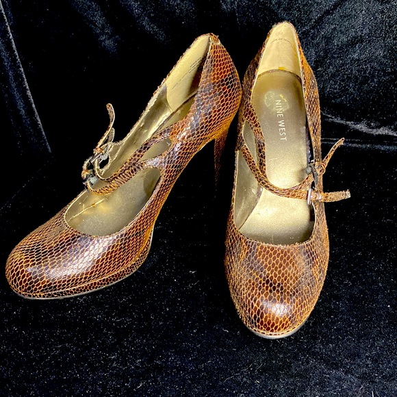 Brown Mary Jane heels - Picture 1 of 6